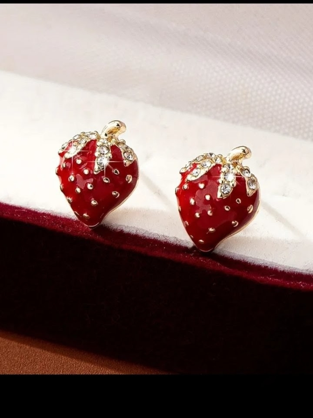 Strawberry Crystal Stud Earrings NWT Farm Fresh 🍓